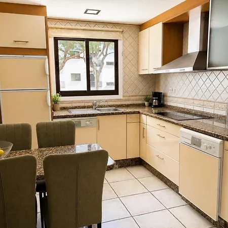 Seaside 1bdr W 2 Bathrooms, Ac, Pool