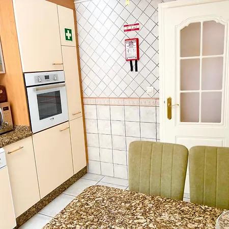 Seaside 1bdr W 2 Bathrooms, Ac, Pool *