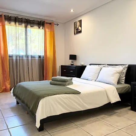Seaside 1bdr W 2 Bathrooms, Ac, Pool Appartement *